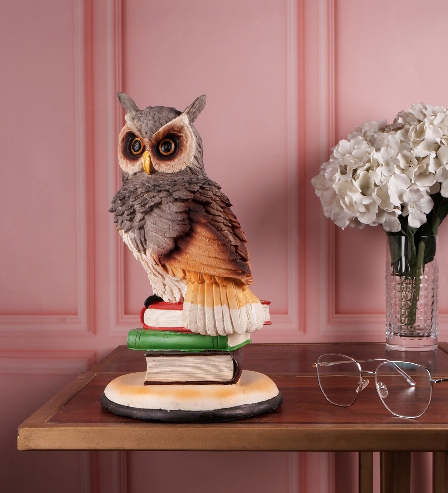 The white ink décor premium Owl figurine