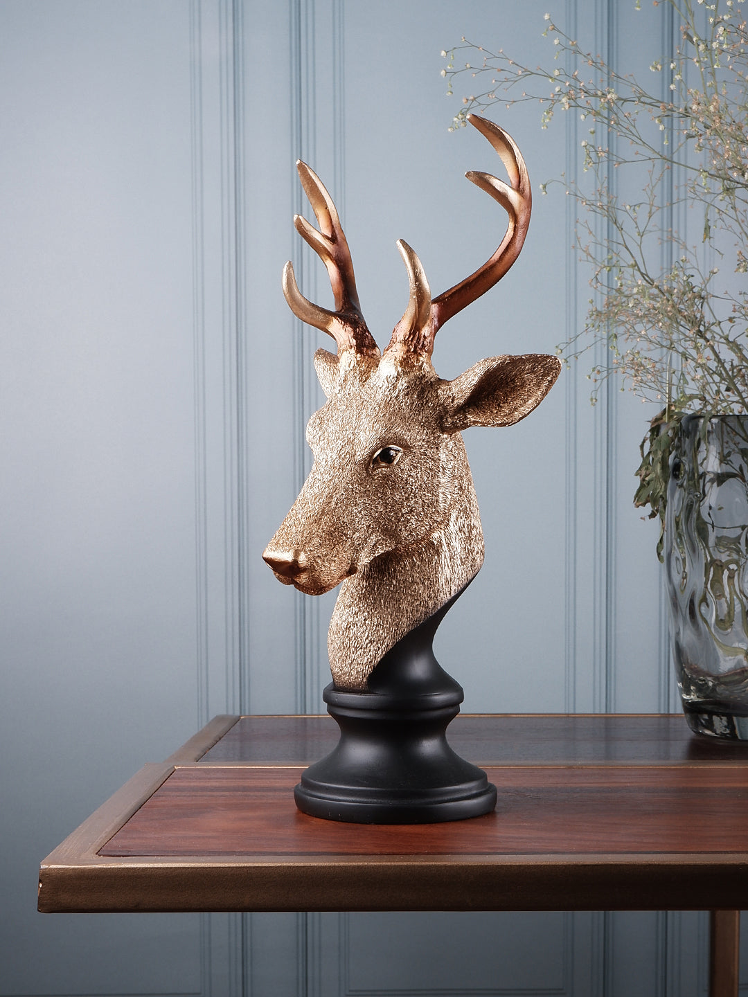 The white ink décor premium deer figurine