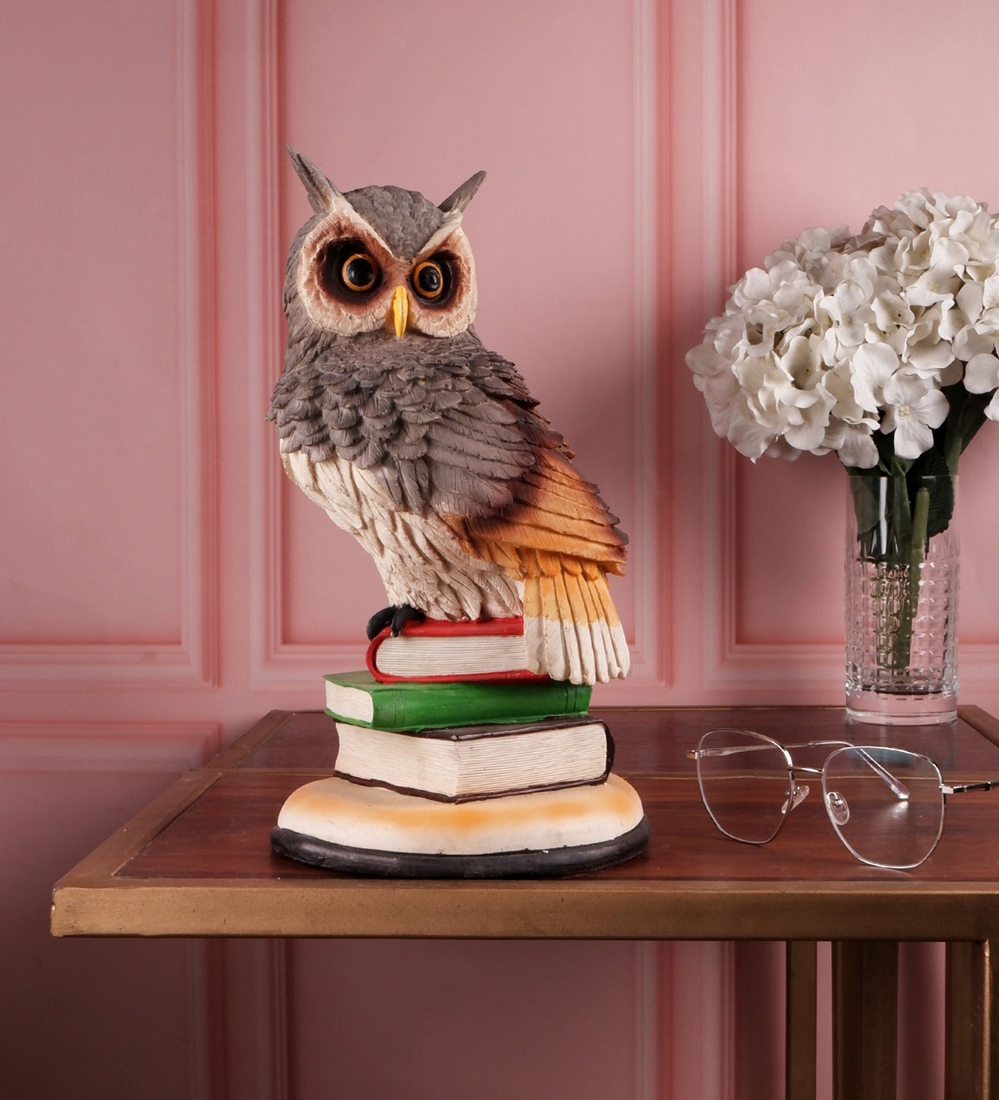 The white ink décor premium Owl figurine