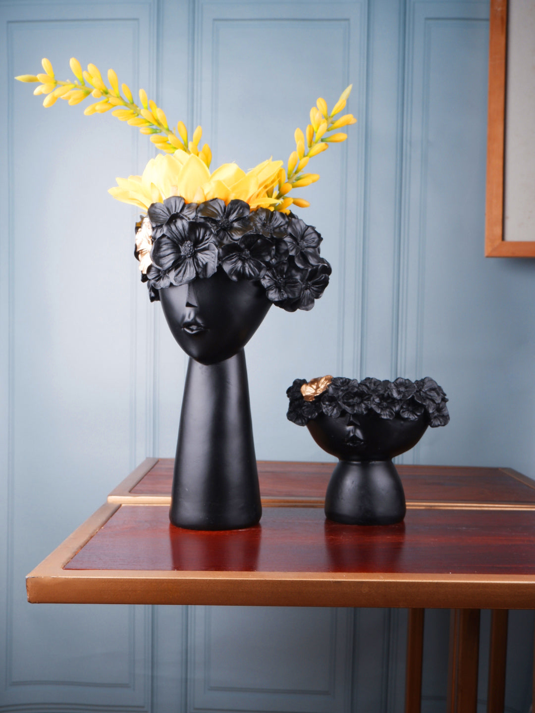 The white ink décor premium décor vase Black set of two