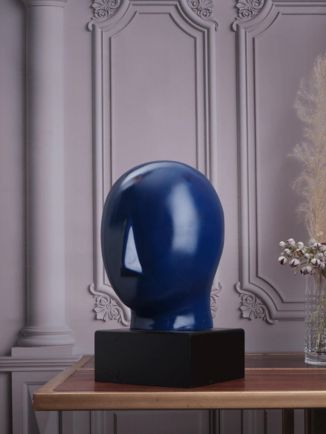 The white ink décor premium modern art figurine