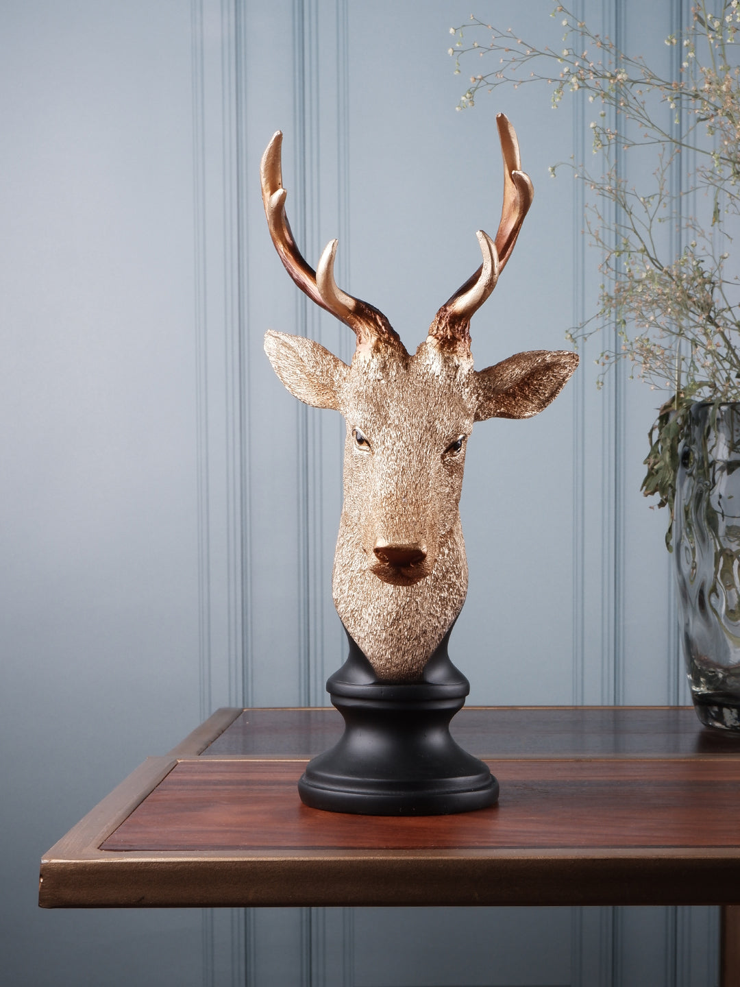 The white ink décor premium deer figurine